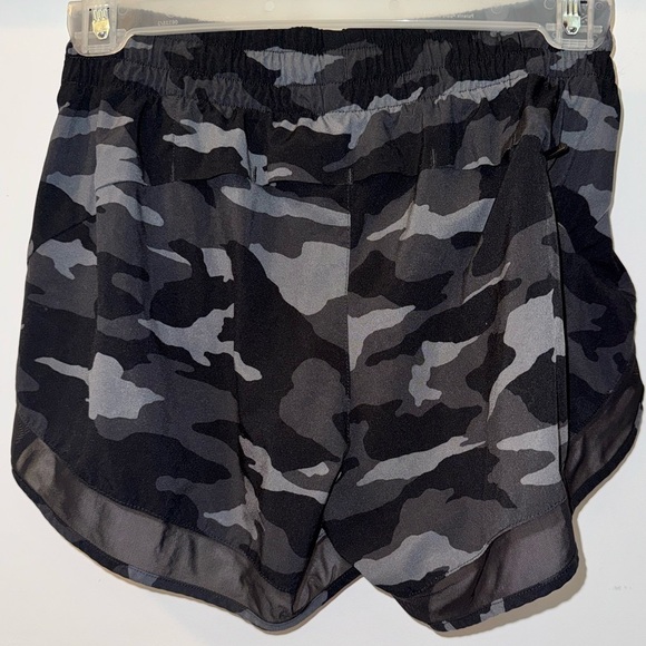 Athleta Women's Camo Print Mesh Racer Run Shorts Size XXS - Picture 5 of 7